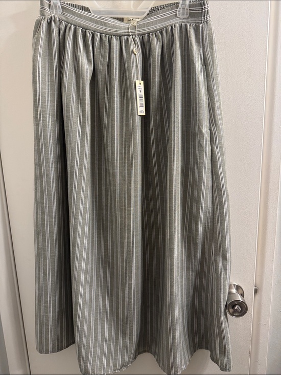 Max Studio Dresses & Skirts - Max Studio Gray Striped Gathered Skirt